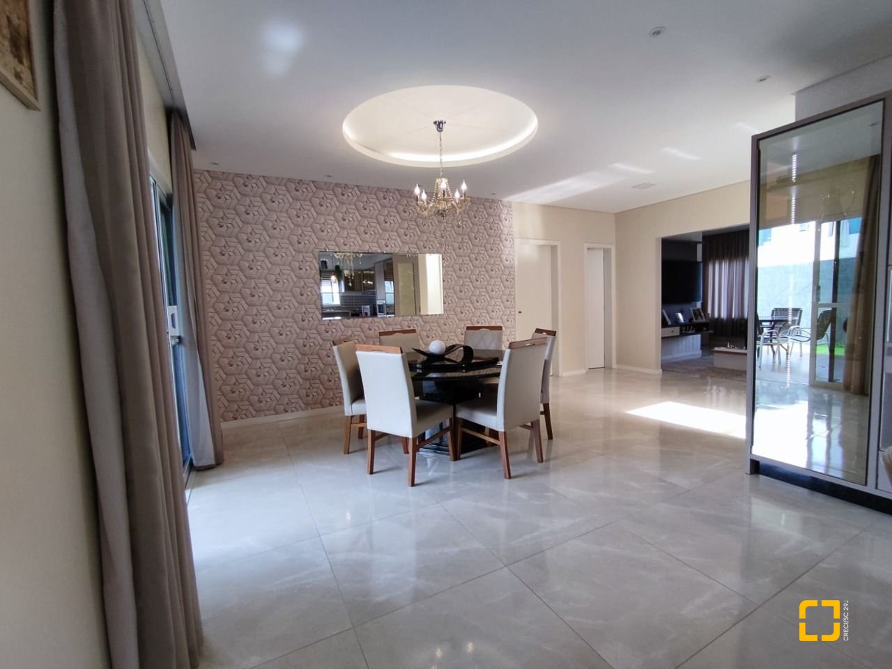 Casa com 327m², 8 quartos (sendo 3 suítes), 4 garagens, no bairro Ingleses em Florianópolis