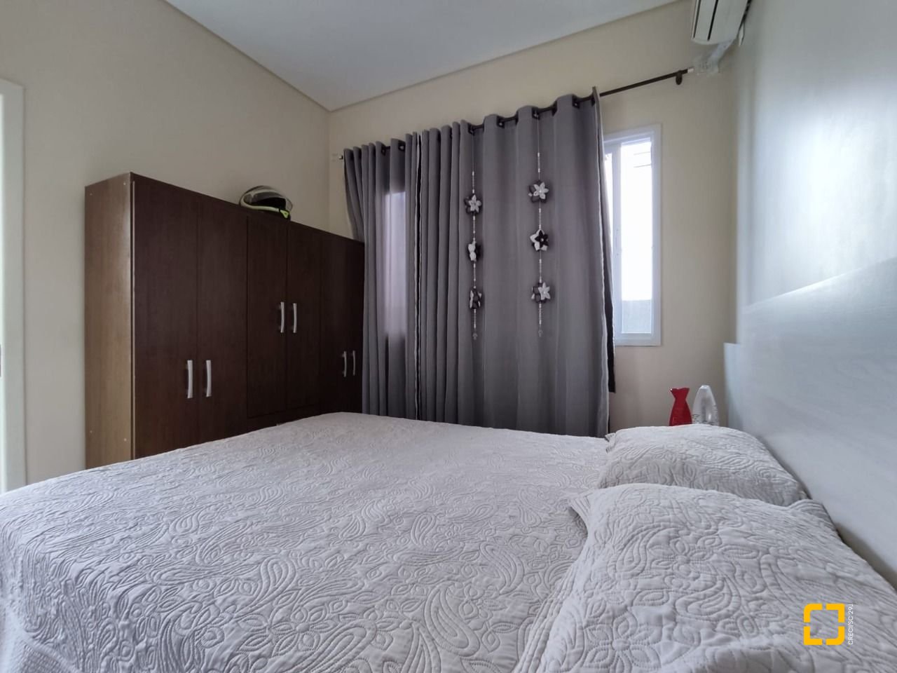 Casa com 327m², 8 quartos (sendo 3 suítes), 4 garagens, no bairro Ingleses em Florianópolis