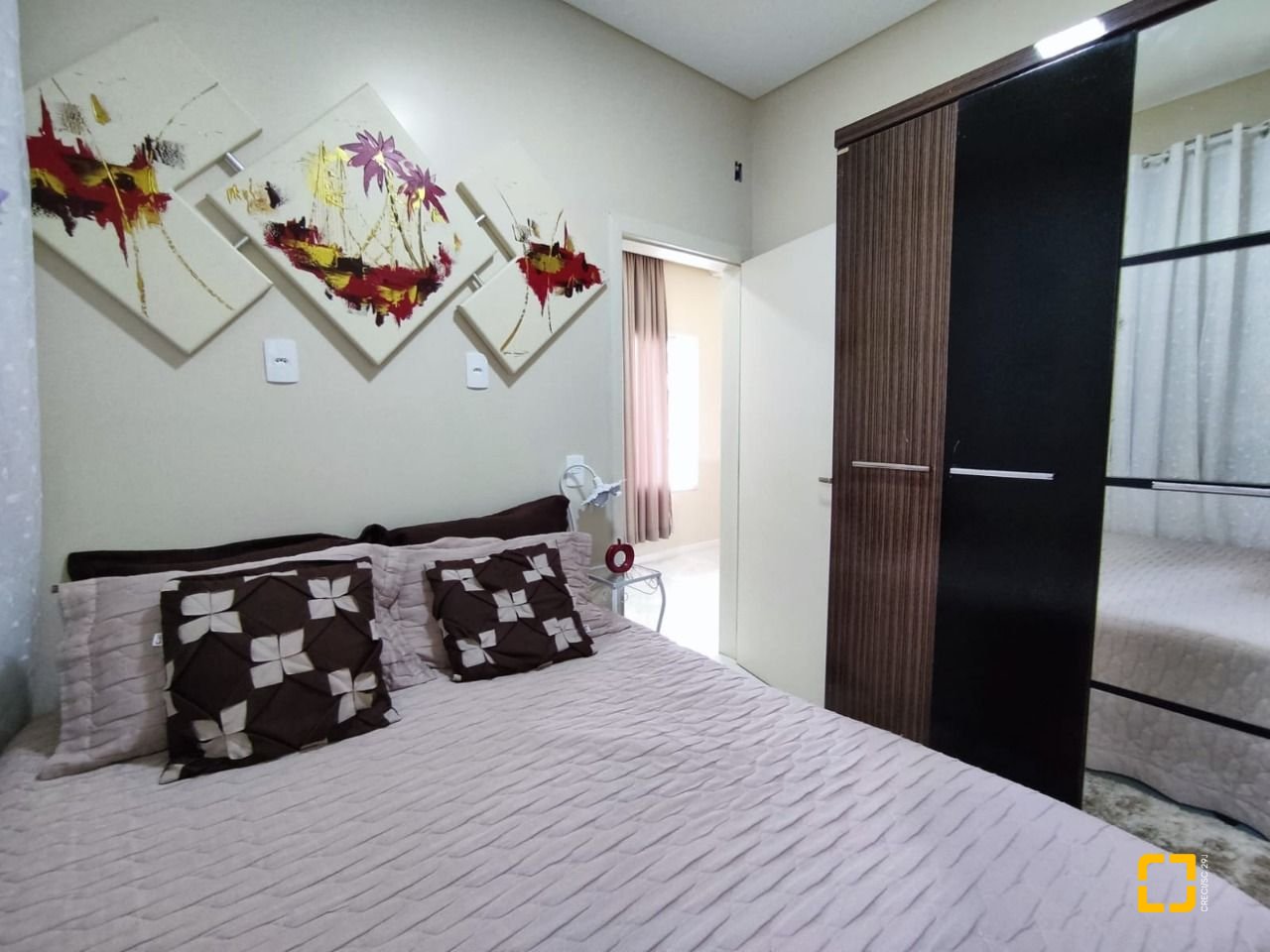 Casa com 327m², 8 quartos (sendo 3 suítes), 4 garagens, no bairro Ingleses em Florianópolis