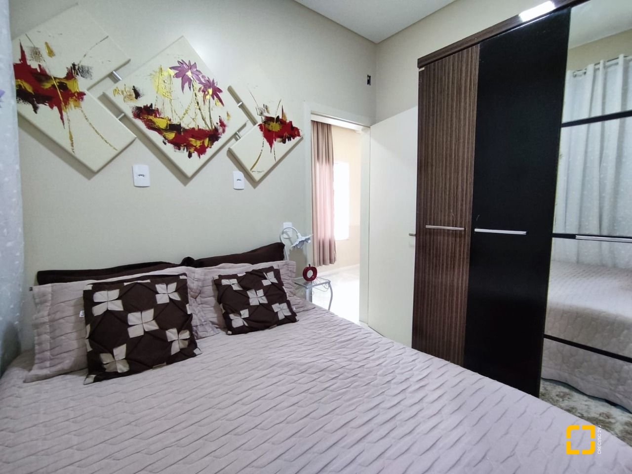Casa com 327m², 8 quartos (sendo 3 suítes), 4 garagens, no bairro Ingleses em Florianópolis