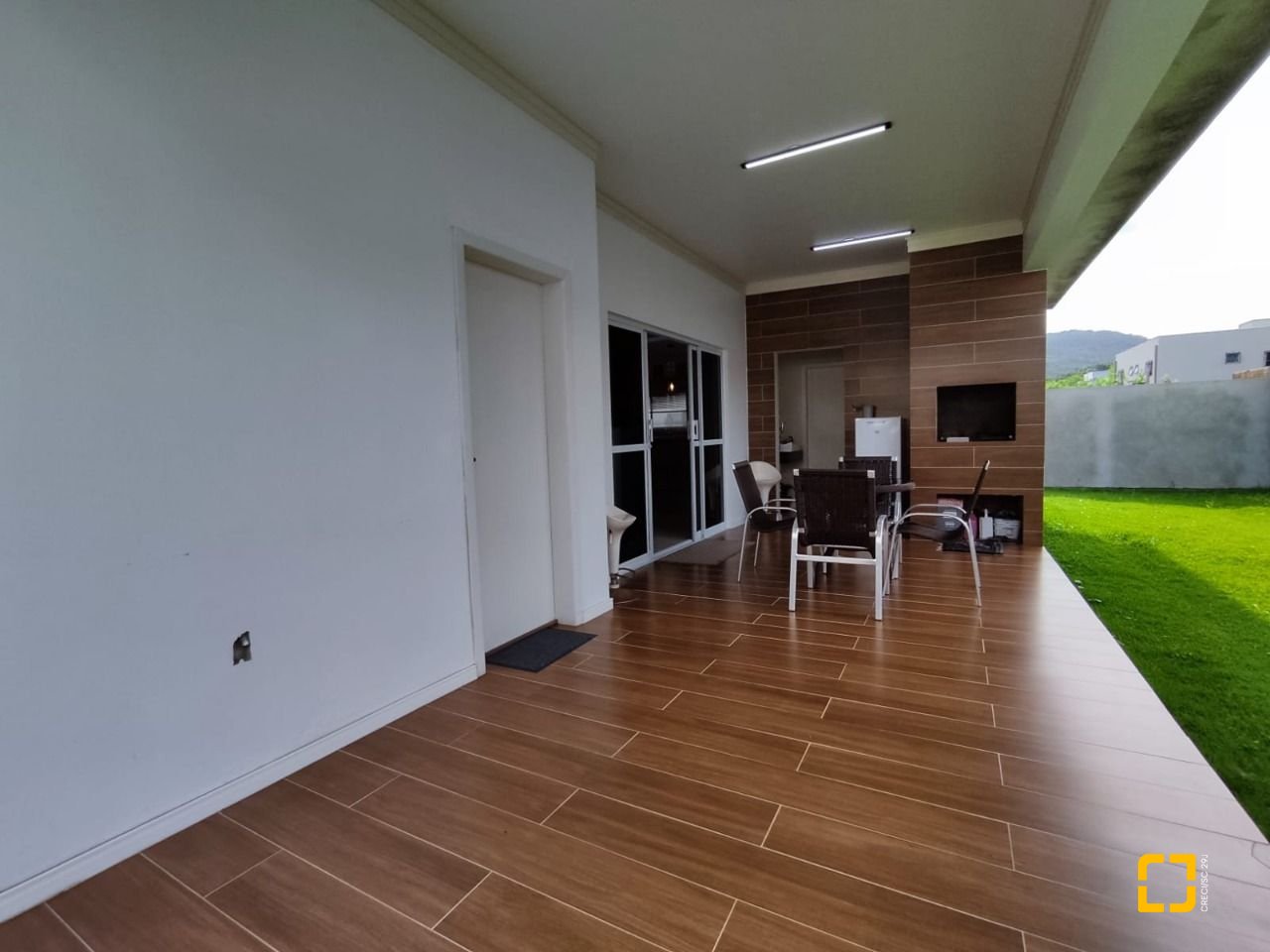 Casa com 327m², 8 quartos (sendo 3 suítes), 4 garagens, no bairro Ingleses em Florianópolis