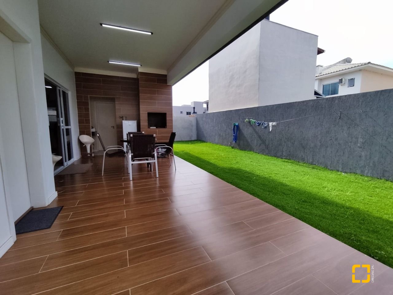 Casa com 327m², 8 quartos (sendo 3 suítes), 4 garagens, no bairro Ingleses em Florianópolis