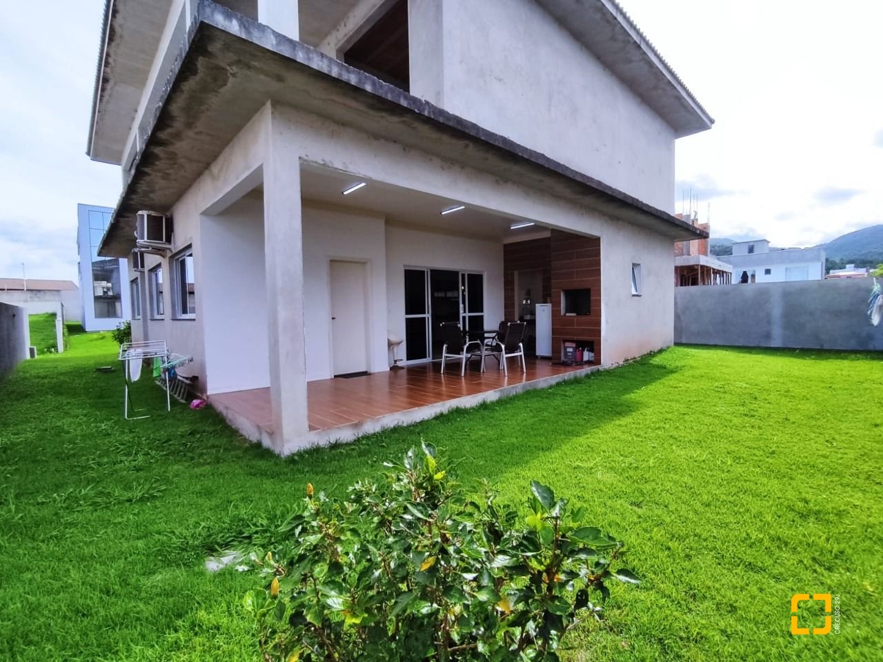 Casa com 327m², 8 quartos (sendo 3 suítes), 4 garagens, no bairro Ingleses em Florianópolis
