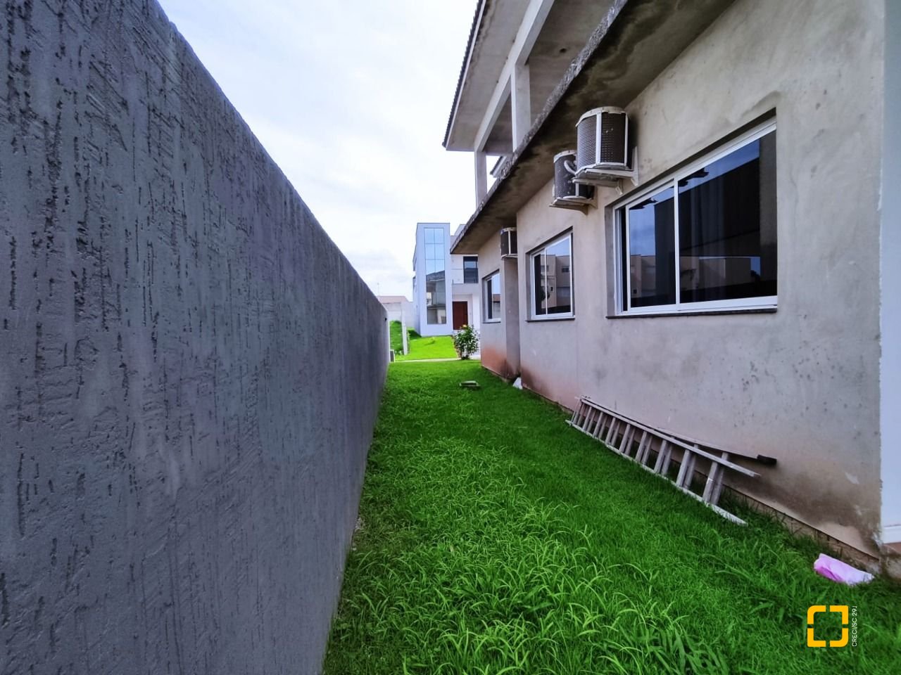 Casa com 327m², 8 quartos (sendo 3 suítes), 4 garagens, no bairro Ingleses em Florianópolis