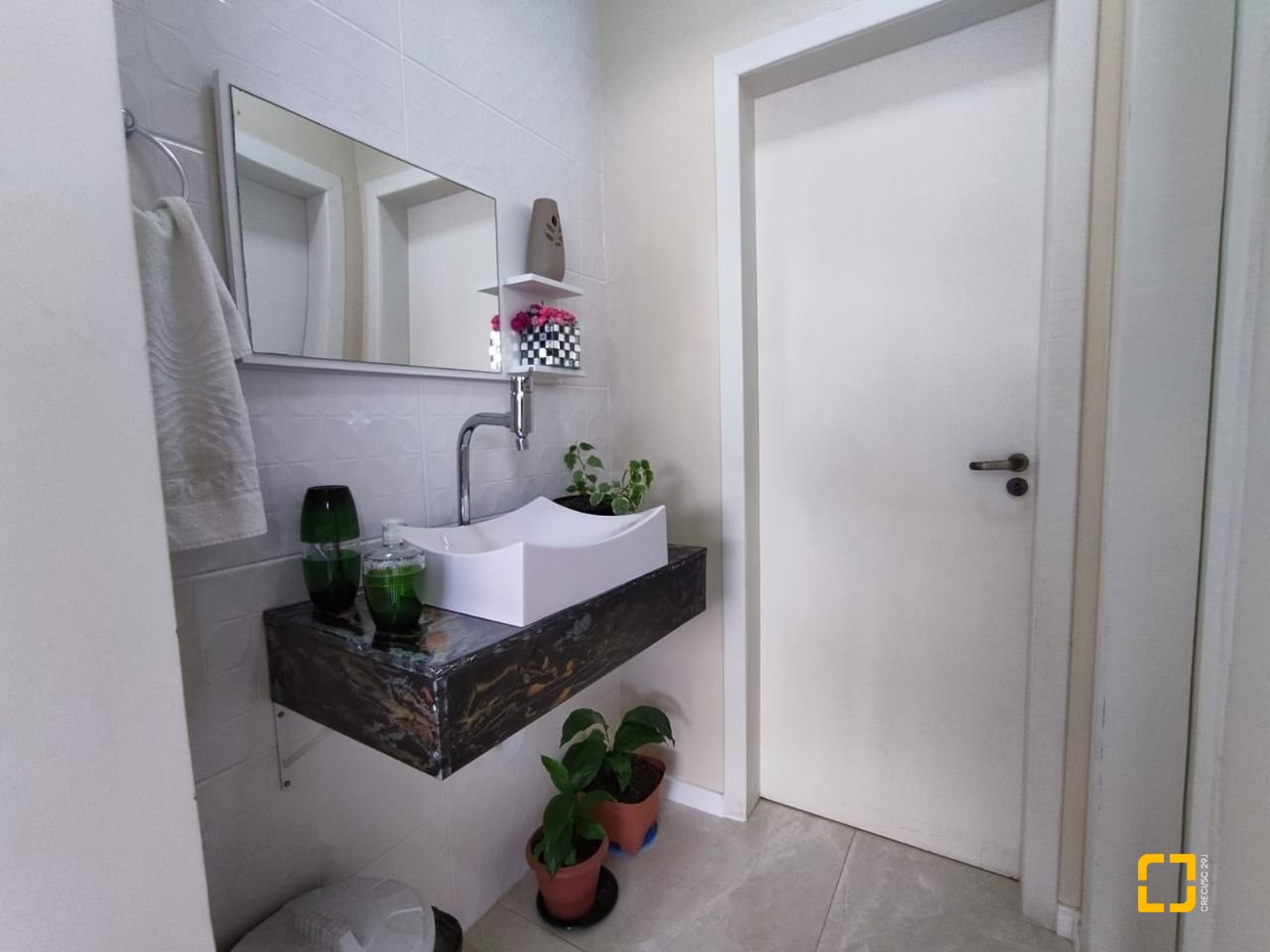 Casa com 327m², 8 quartos (sendo 3 suítes), 4 garagens, no bairro Ingleses em Florianópolis
