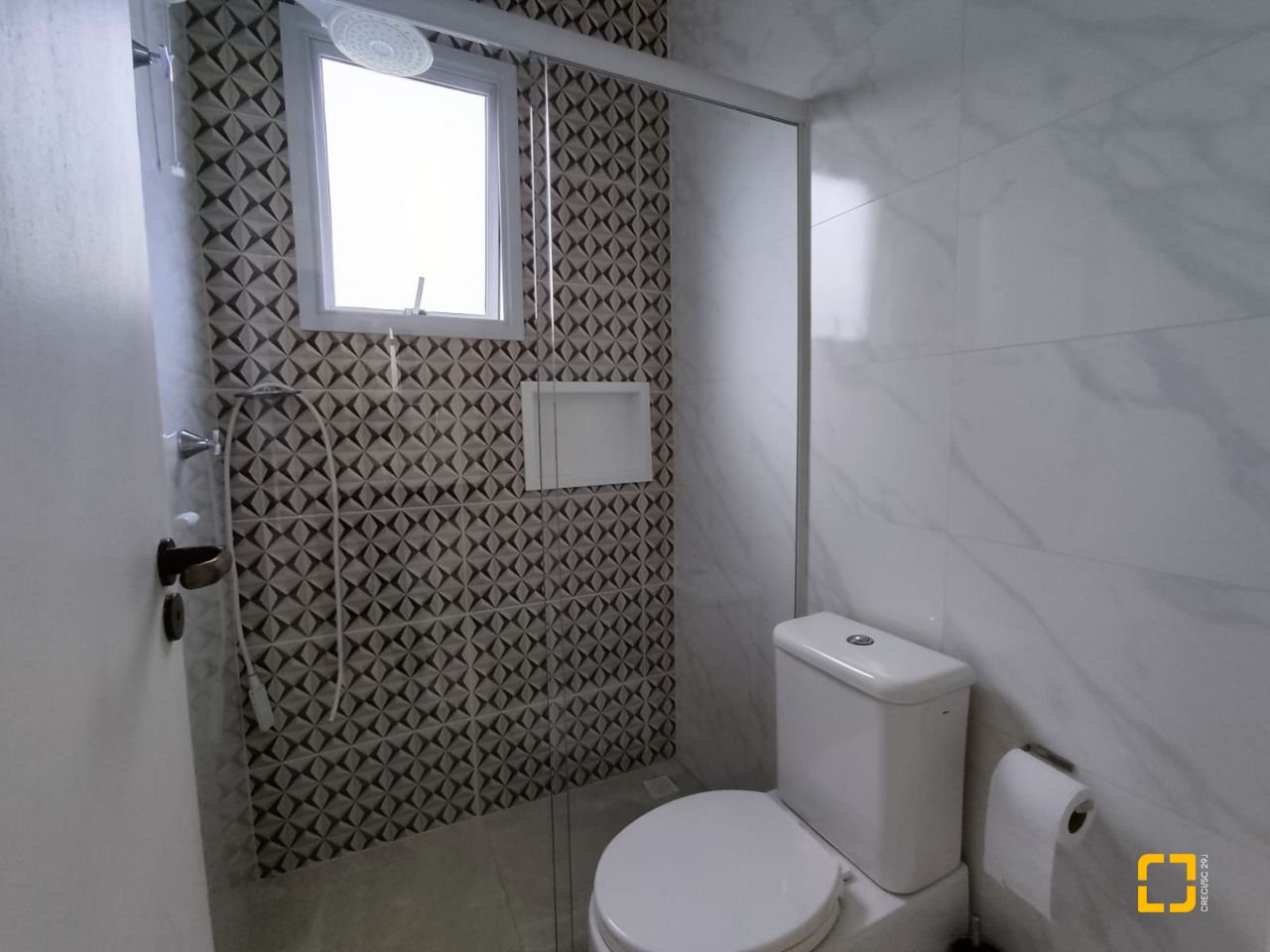 Casa com 327m², 8 quartos (sendo 3 suítes), 4 garagens, no bairro Ingleses em Florianópolis