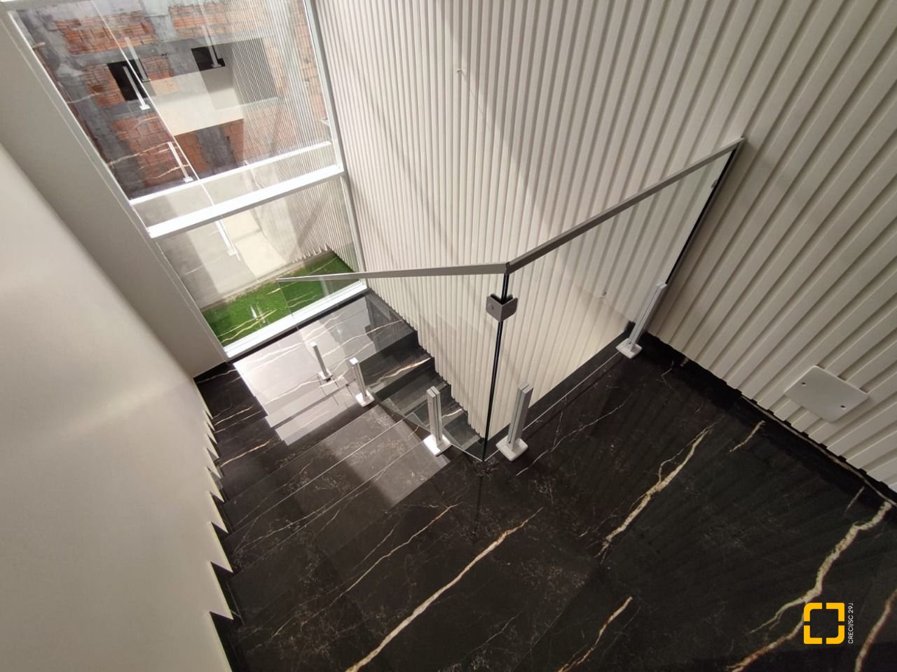 Casa com 327m², 8 quartos (sendo 3 suítes), 4 garagens, no bairro Ingleses em Florianópolis