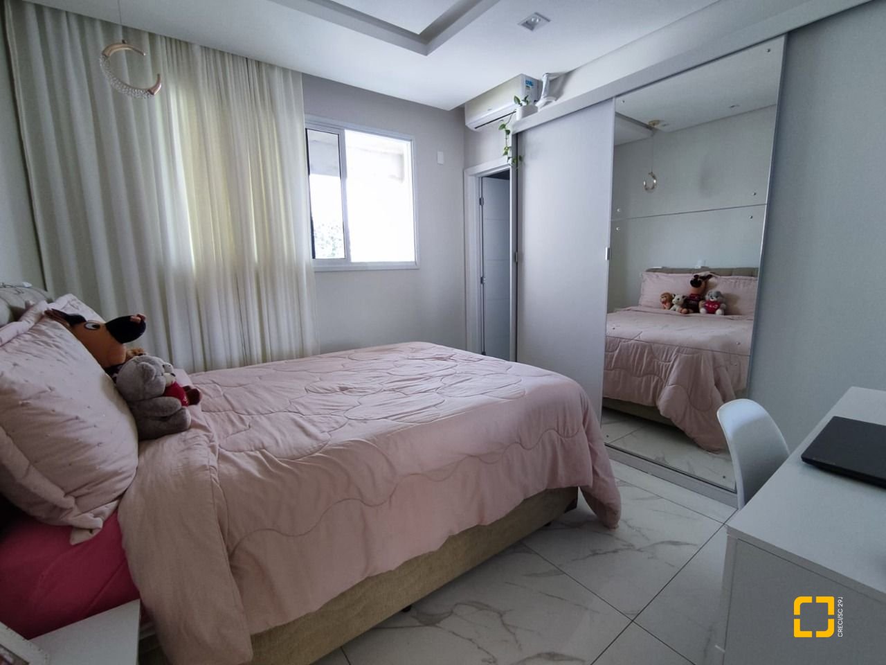 Casa com 327m², 8 quartos (sendo 3 suítes), 4 garagens, no bairro Ingleses em Florianópolis