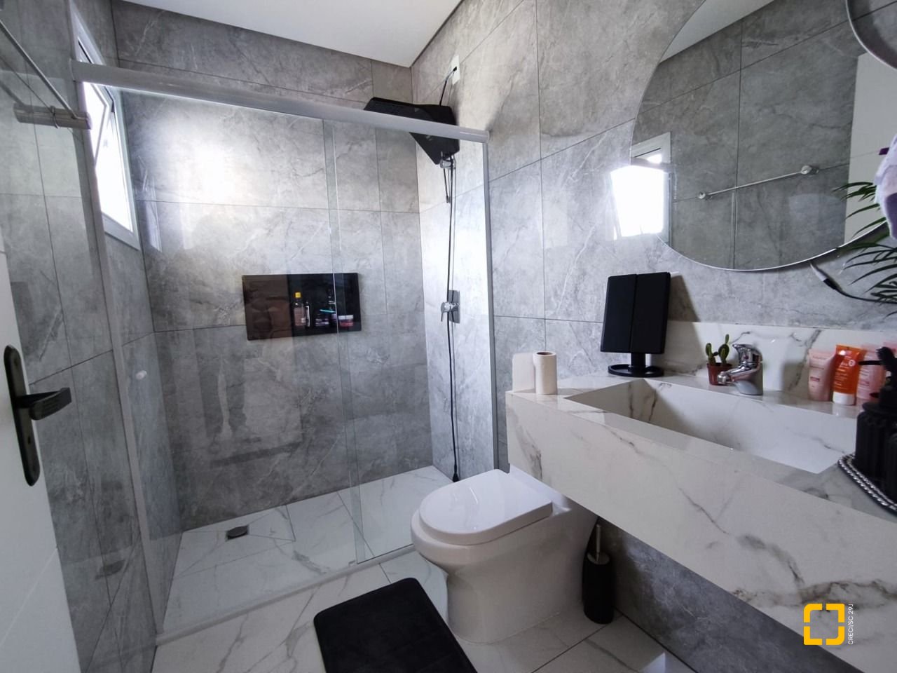 Casa com 327m², 8 quartos (sendo 3 suítes), 4 garagens, no bairro Ingleses em Florianópolis