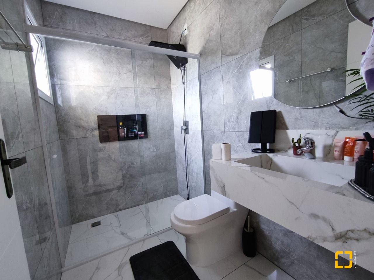 Casa com 327m², 8 quartos (sendo 3 suítes), 4 garagens, no bairro Ingleses em Florianópolis