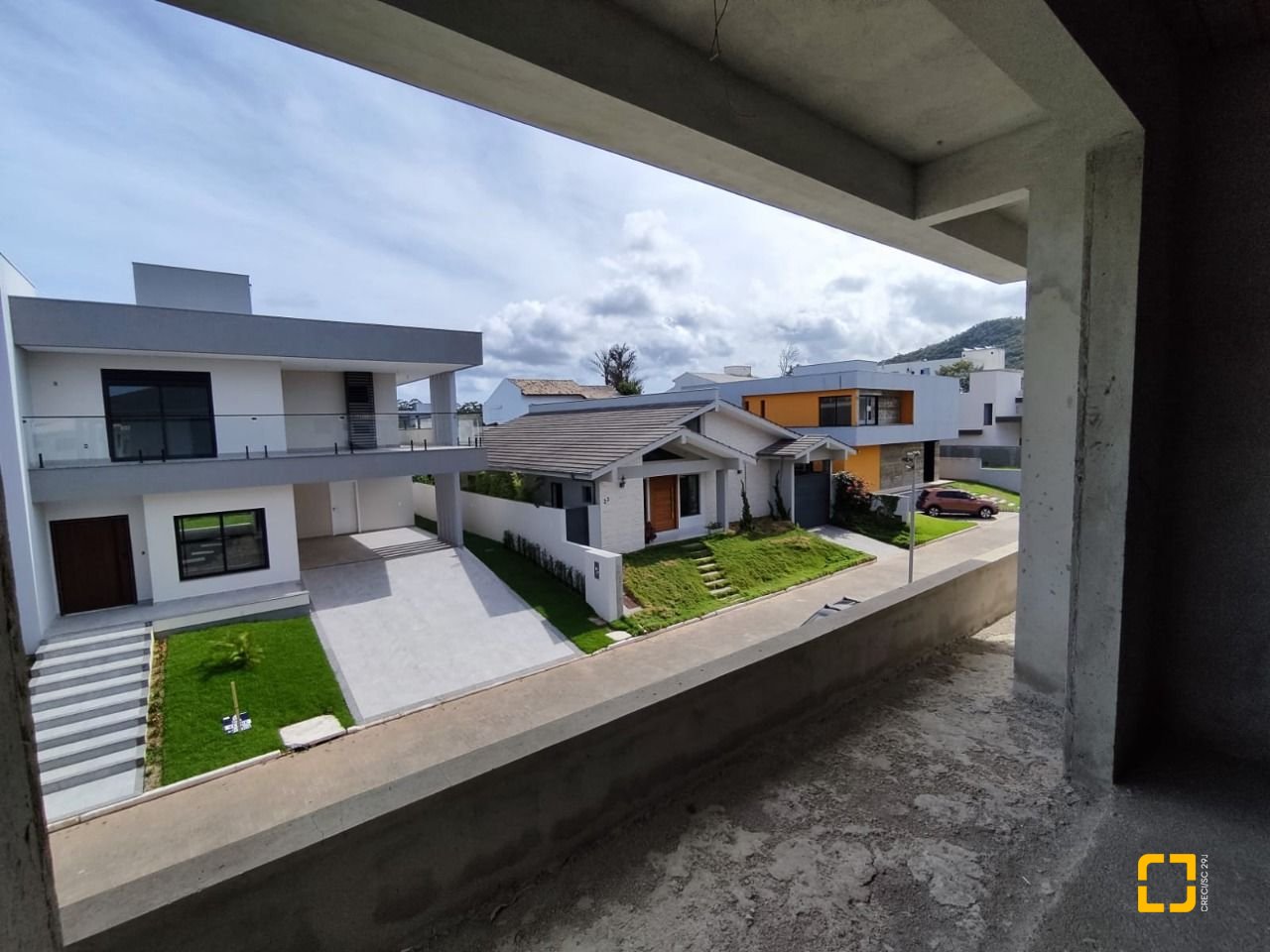 Casa com 327m², 8 quartos (sendo 3 suítes), 4 garagens, no bairro Ingleses em Florianópolis