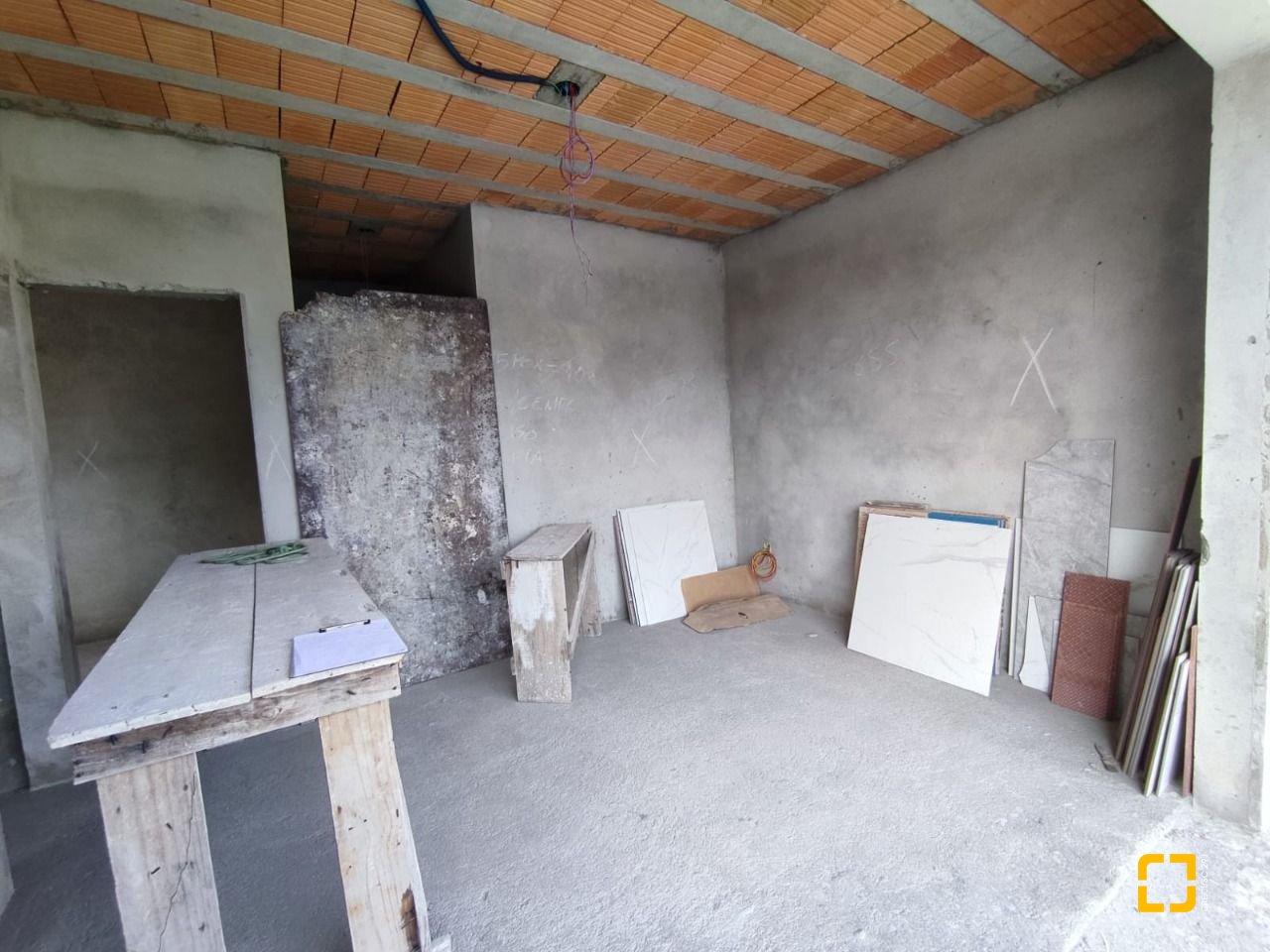 Casa com 327m², 8 quartos (sendo 3 suítes), 4 garagens, no bairro Ingleses em Florianópolis