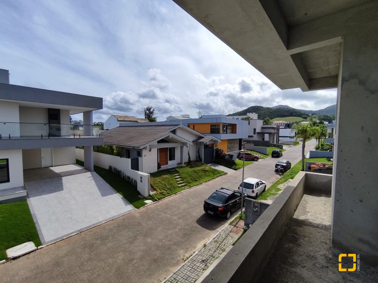 Casa com 327m², 8 quartos (sendo 3 suítes), 4 garagens, no bairro Ingleses em Florianópolis