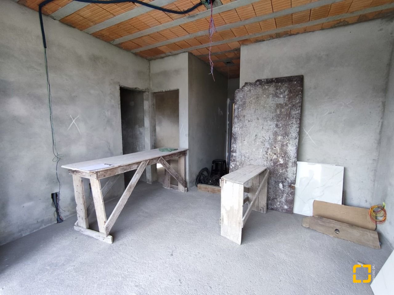 Casa com 327m², 8 quartos (sendo 3 suítes), 4 garagens, no bairro Ingleses em Florianópolis