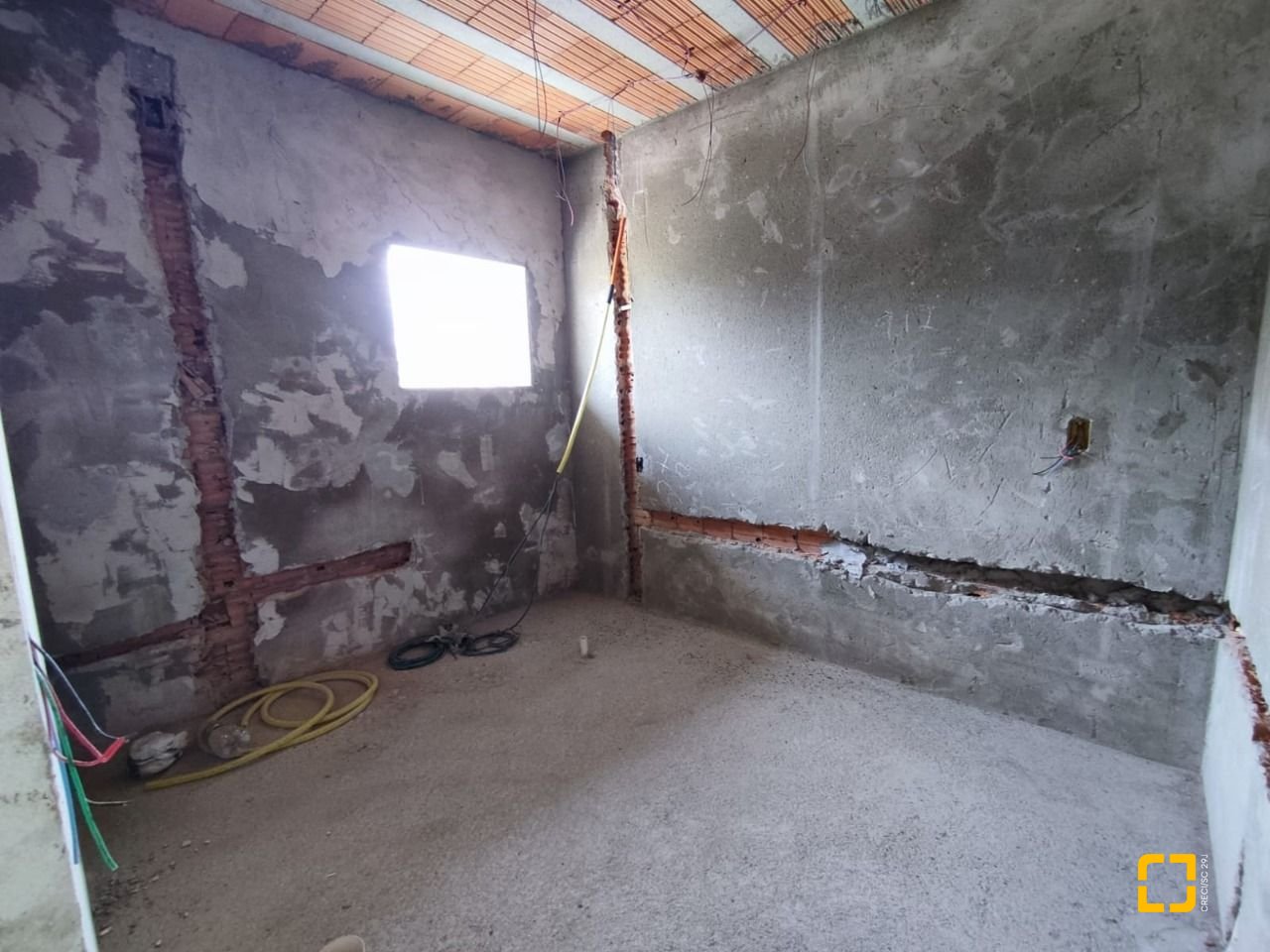 Casa com 327m², 8 quartos (sendo 3 suítes), 4 garagens, no bairro Ingleses em Florianópolis
