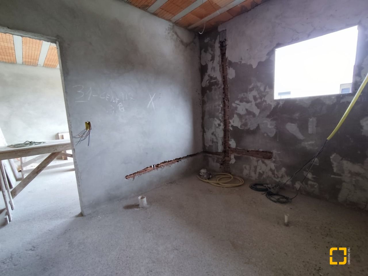 Casa com 327m², 8 quartos (sendo 3 suítes), 4 garagens, no bairro Ingleses em Florianópolis