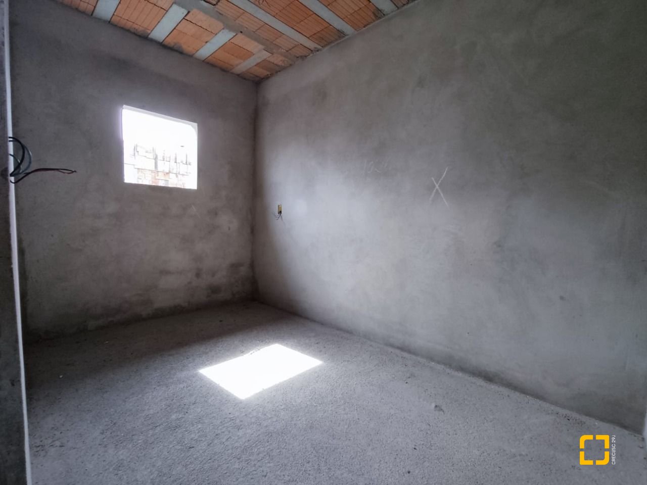 Casa com 327m², 8 quartos (sendo 3 suítes), 4 garagens, no bairro Ingleses em Florianópolis