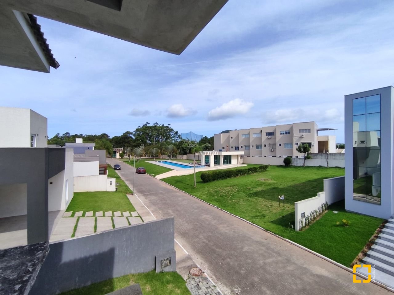 Casa com 327m², 8 quartos (sendo 3 suítes), 4 garagens, no bairro Ingleses em Florianópolis