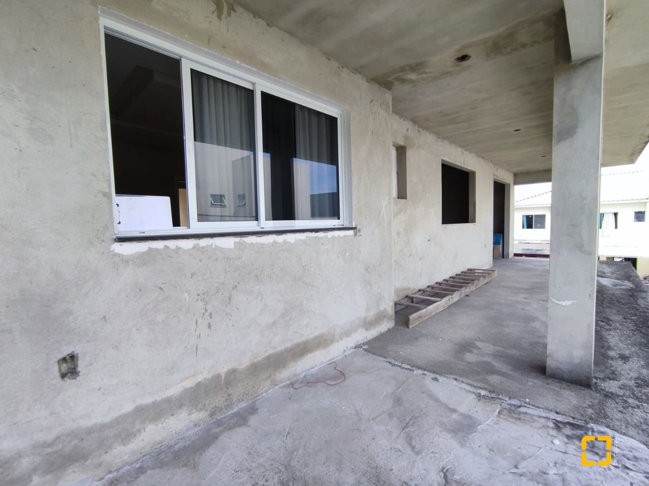 Casa com 327m², 8 quartos (sendo 3 suítes), 4 garagens, no bairro Ingleses em Florianópolis