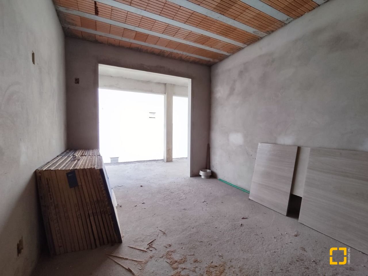 Casa com 327m², 8 quartos (sendo 3 suítes), 4 garagens, no bairro Ingleses em Florianópolis