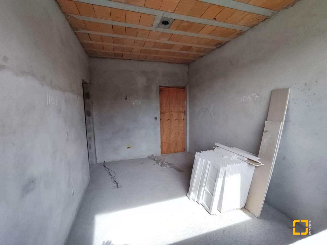 Casa com 327m², 8 quartos (sendo 3 suítes), 4 garagens, no bairro Ingleses em Florianópolis