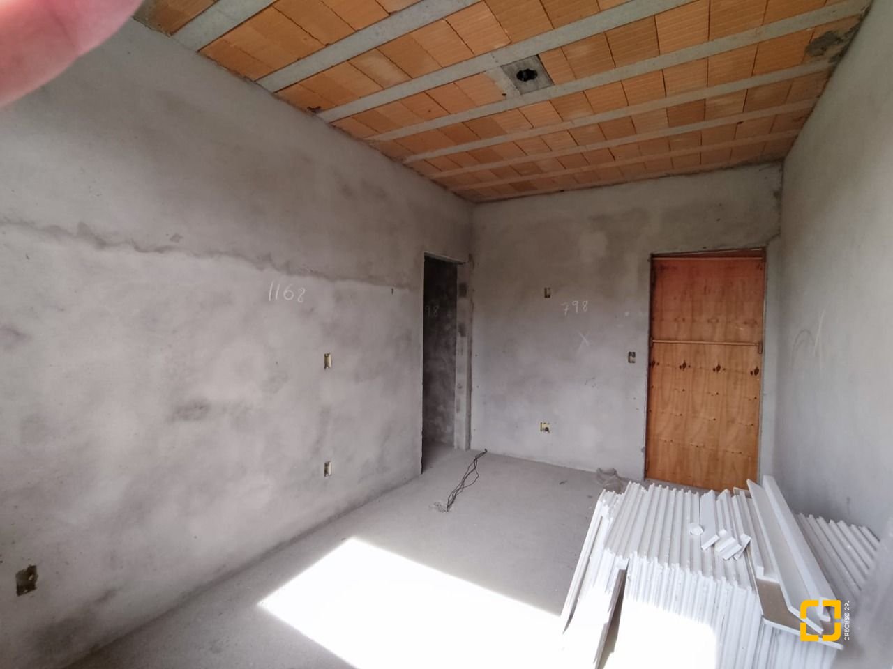 Casa com 327m², 8 quartos (sendo 3 suítes), 4 garagens, no bairro Ingleses em Florianópolis