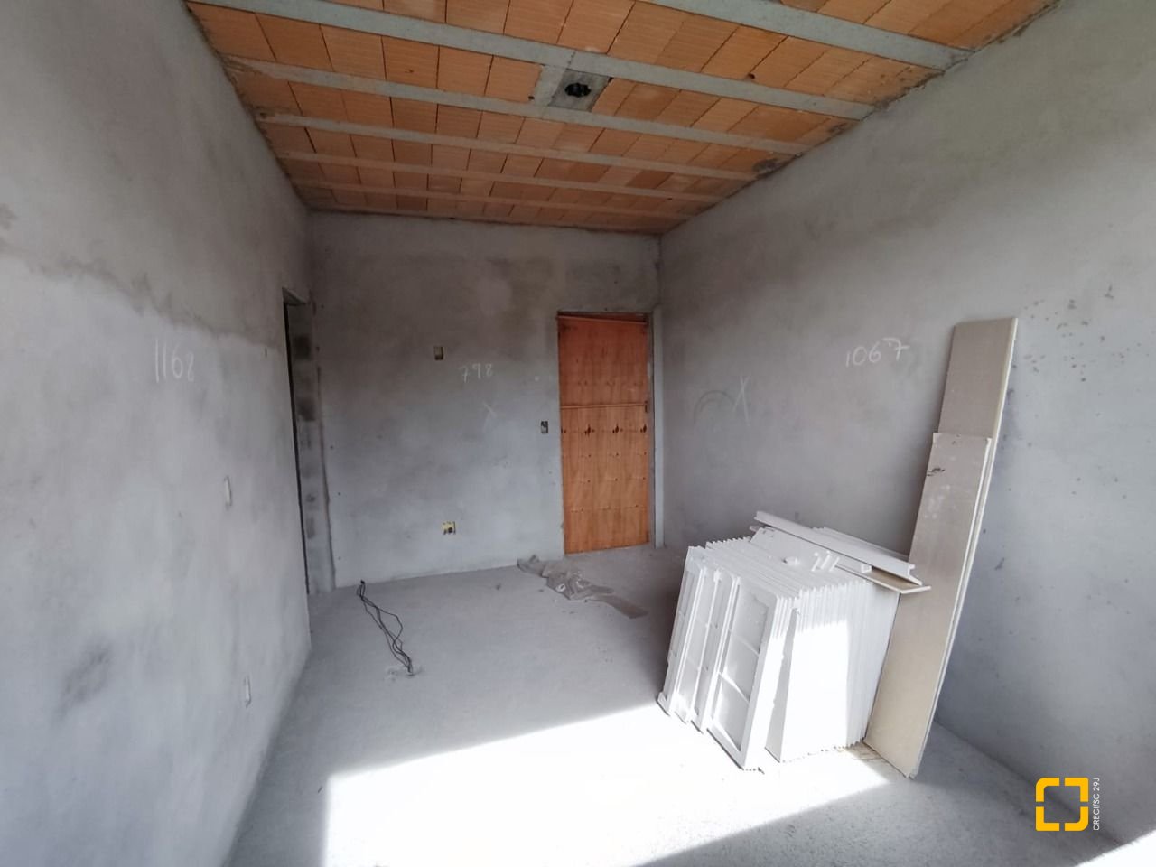 Casa com 327m², 8 quartos (sendo 3 suítes), 4 garagens, no bairro Ingleses em Florianópolis
