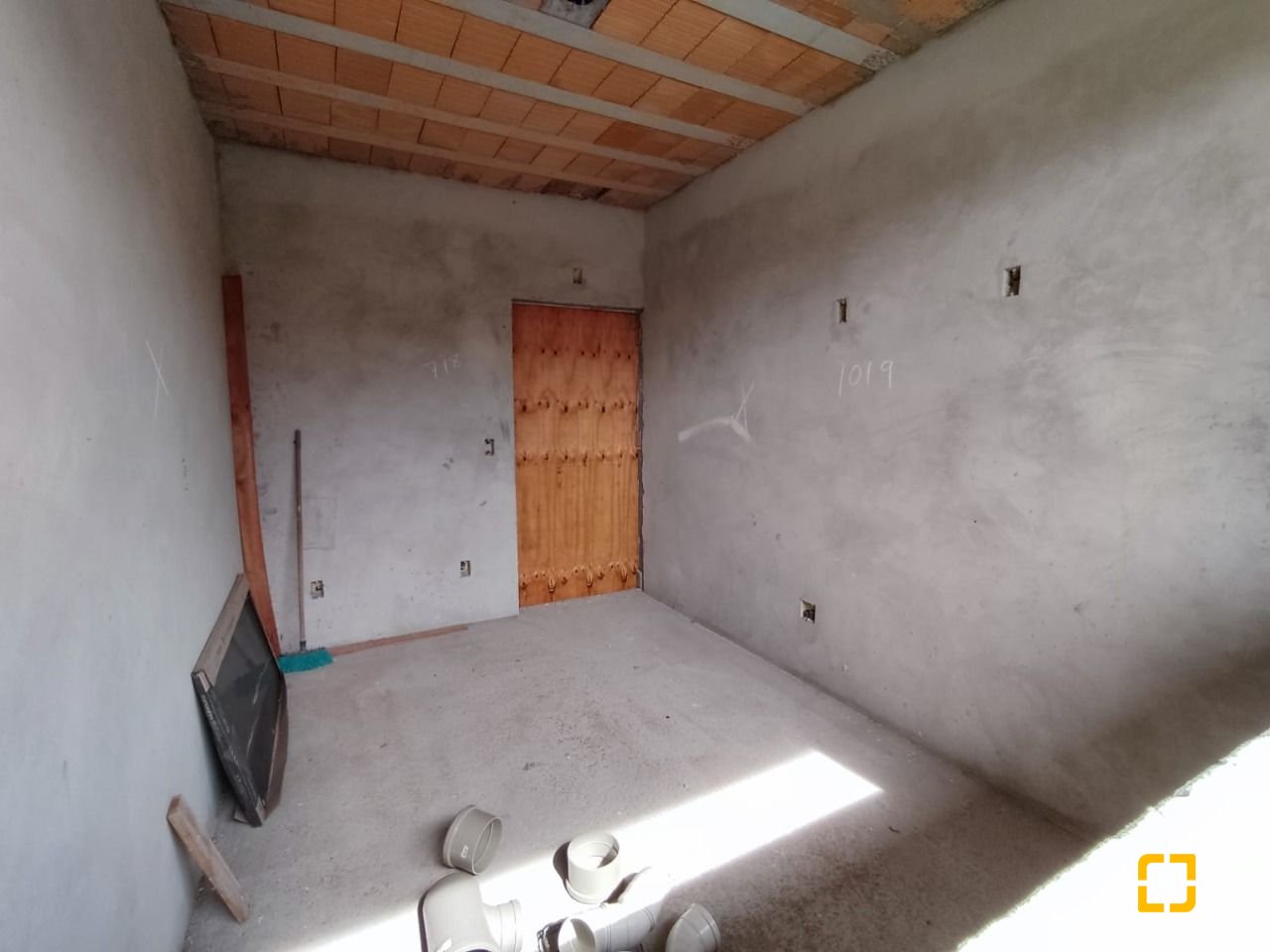 Casa com 327m², 8 quartos (sendo 3 suítes), 4 garagens, no bairro Ingleses em Florianópolis