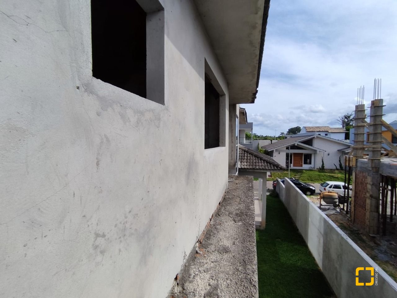 Casa com 327m², 8 quartos (sendo 3 suítes), 4 garagens, no bairro Ingleses em Florianópolis