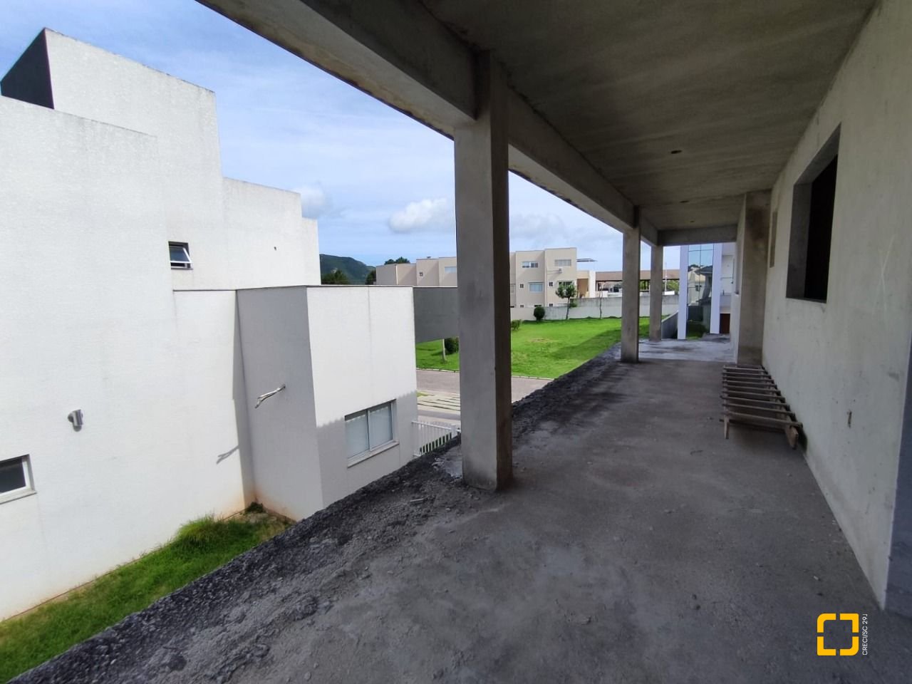 Casa com 327m², 8 quartos (sendo 3 suítes), 4 garagens, no bairro Ingleses em Florianópolis