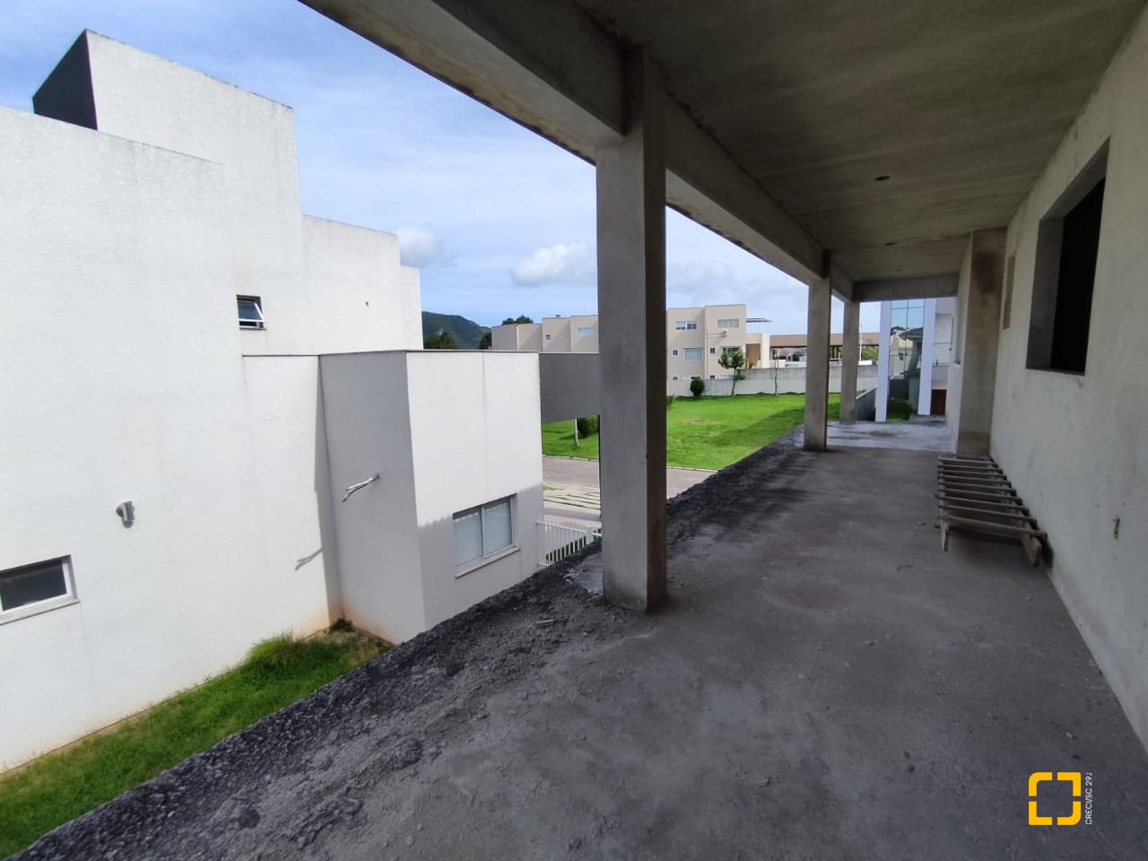 Casa com 327m², 8 quartos (sendo 3 suítes), 4 garagens, no bairro Ingleses em Florianópolis