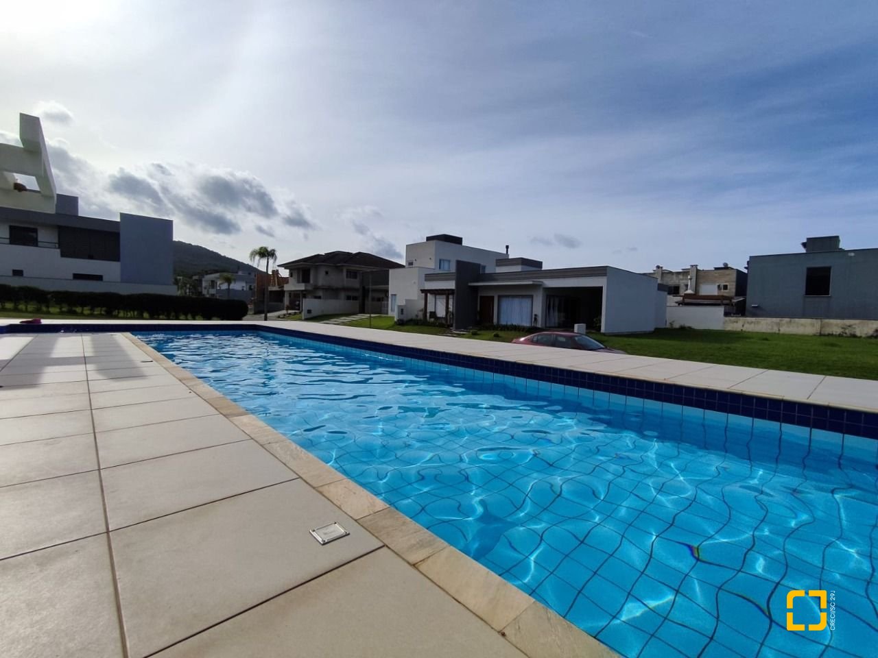 Casa com 327m², 5 quartos (sendo 3 suítes), 4 garagens, no bairro Ingleses em Florianópolis