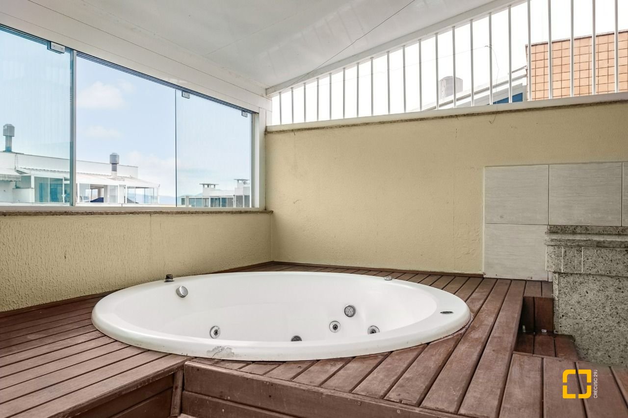 Cobertura com 76m², 2 quartos, 1 garagem, no bairro Jurerê Internacional em Florianópolis