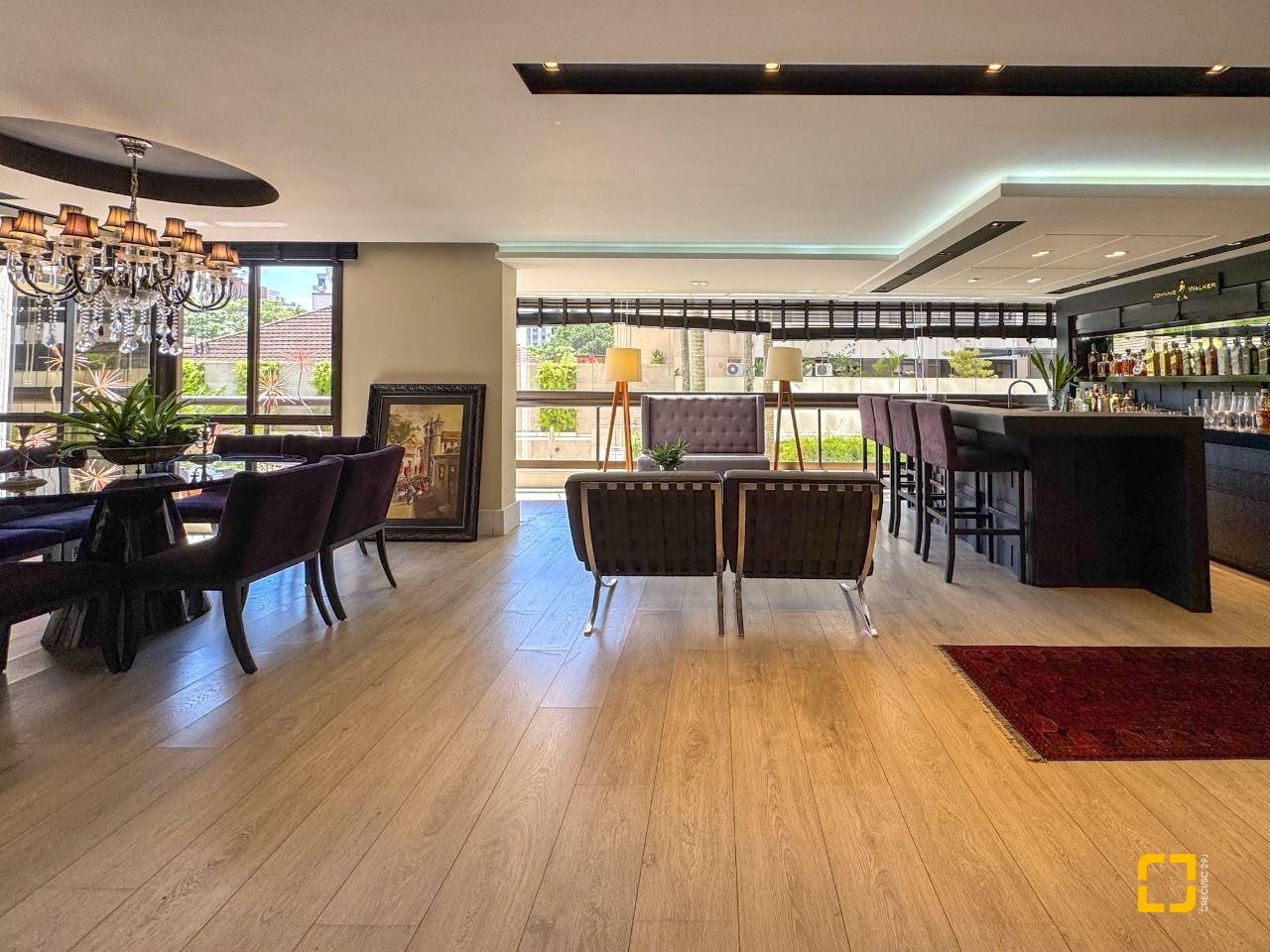 Apartamento com 325m², 6 quartos (sendo 2 suítes), 3 garagens, no bairro Centro em Florianópolis