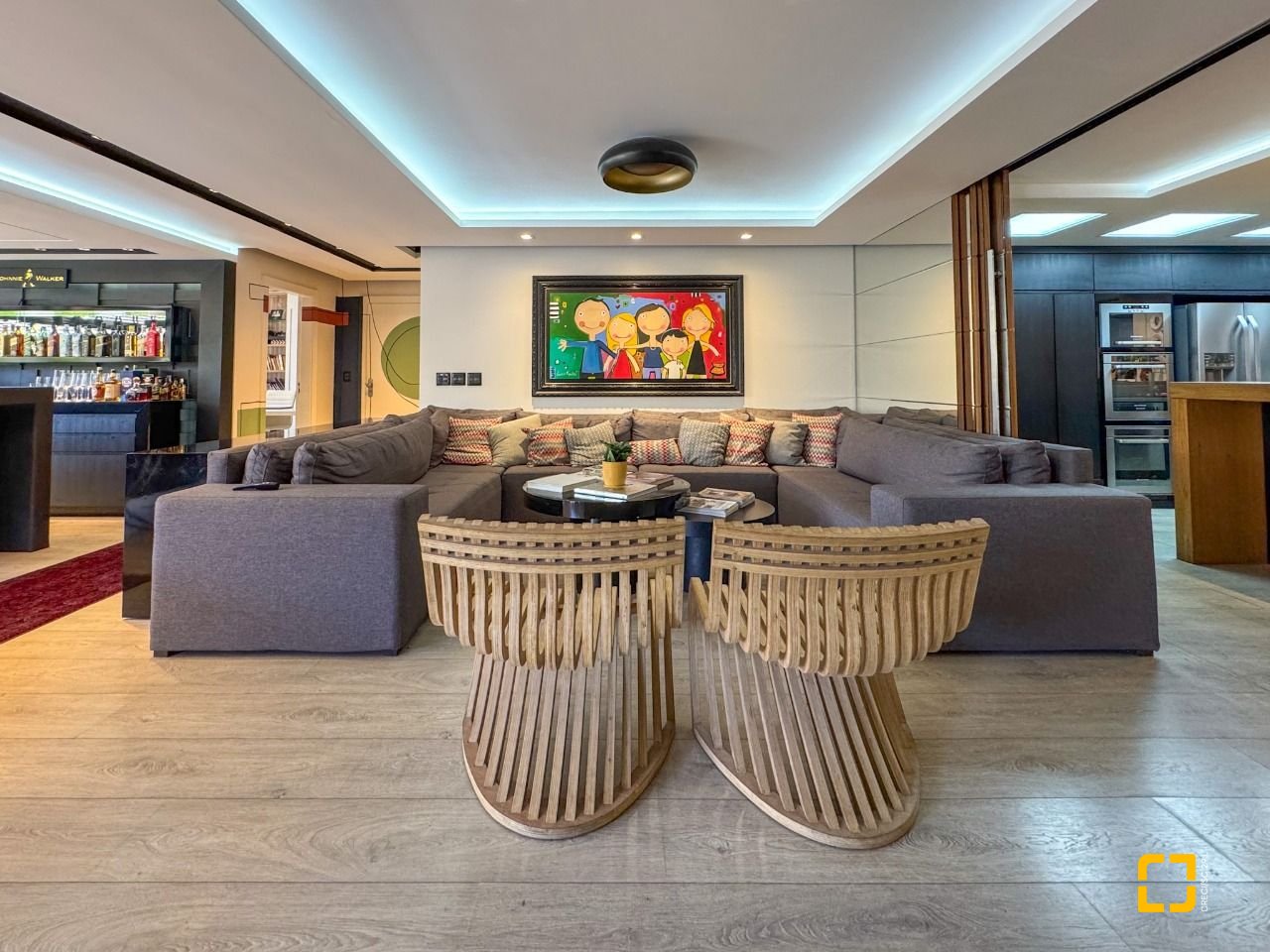 Apartamento com 325m², 6 quartos (sendo 2 suítes), 3 garagens, no bairro Centro em Florianópolis