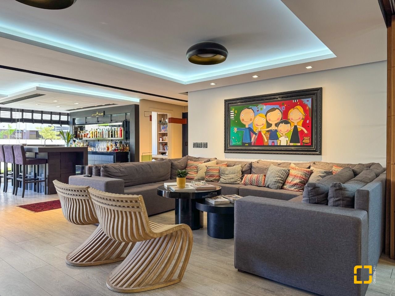 Apartamento com 325m², 6 quartos (sendo 2 suítes), 3 garagens, no bairro Centro em Florianópolis