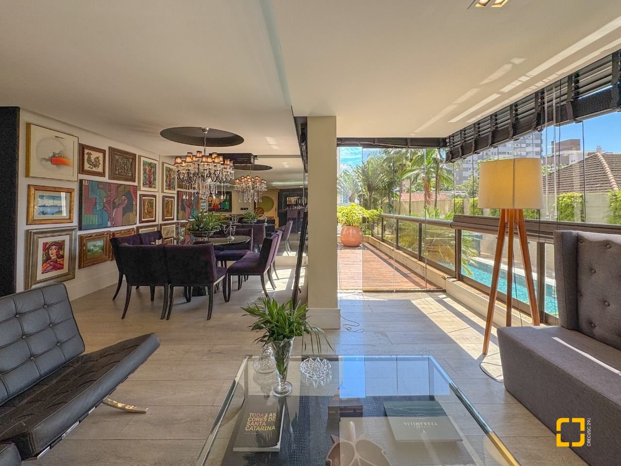 Apartamento com 325m², 6 quartos (sendo 2 suítes), 3 garagens, no bairro Centro em Florianópolis
