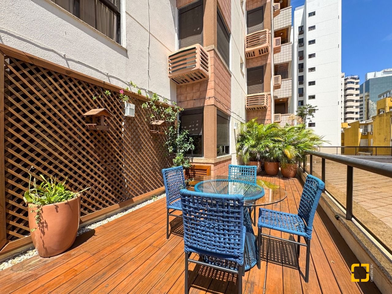 Apartamento com 325m², 6 quartos (sendo 2 suítes), 3 garagens, no bairro Centro em Florianópolis