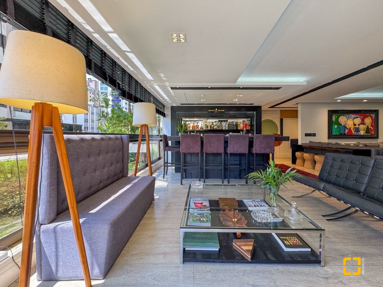 Apartamento com 325m², 6 quartos (sendo 2 suítes), 3 garagens, no bairro Centro em Florianópolis