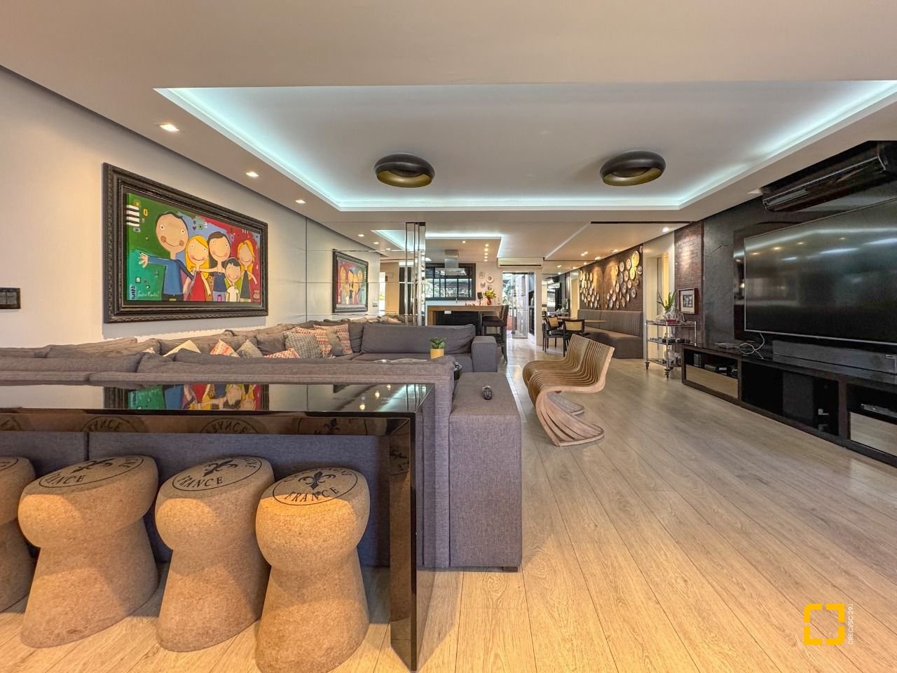 Apartamento com 325m², 6 quartos (sendo 2 suítes), 3 garagens, no bairro Centro em Florianópolis