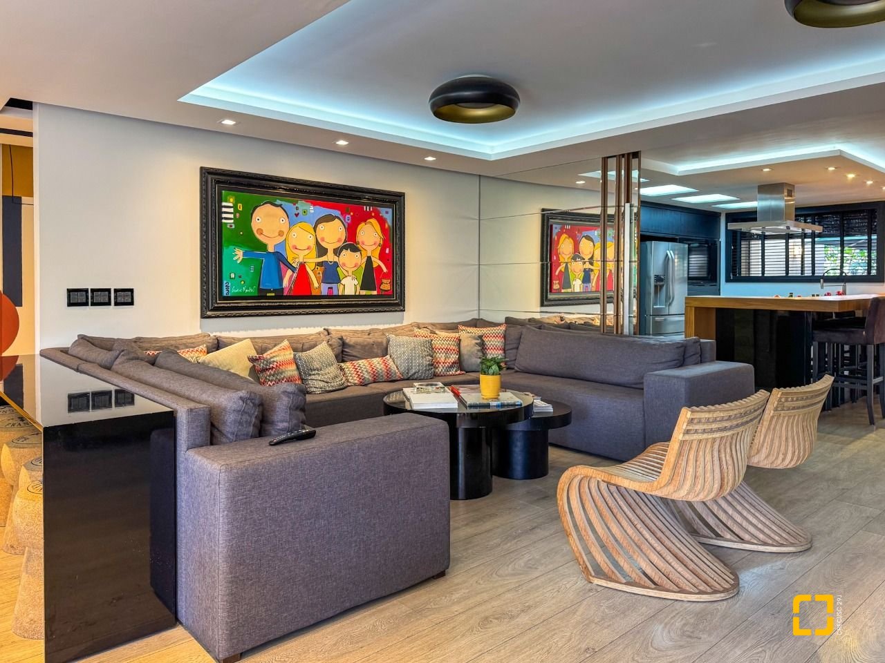Apartamento com 325m², 6 quartos (sendo 2 suítes), 3 garagens, no bairro Centro em Florianópolis