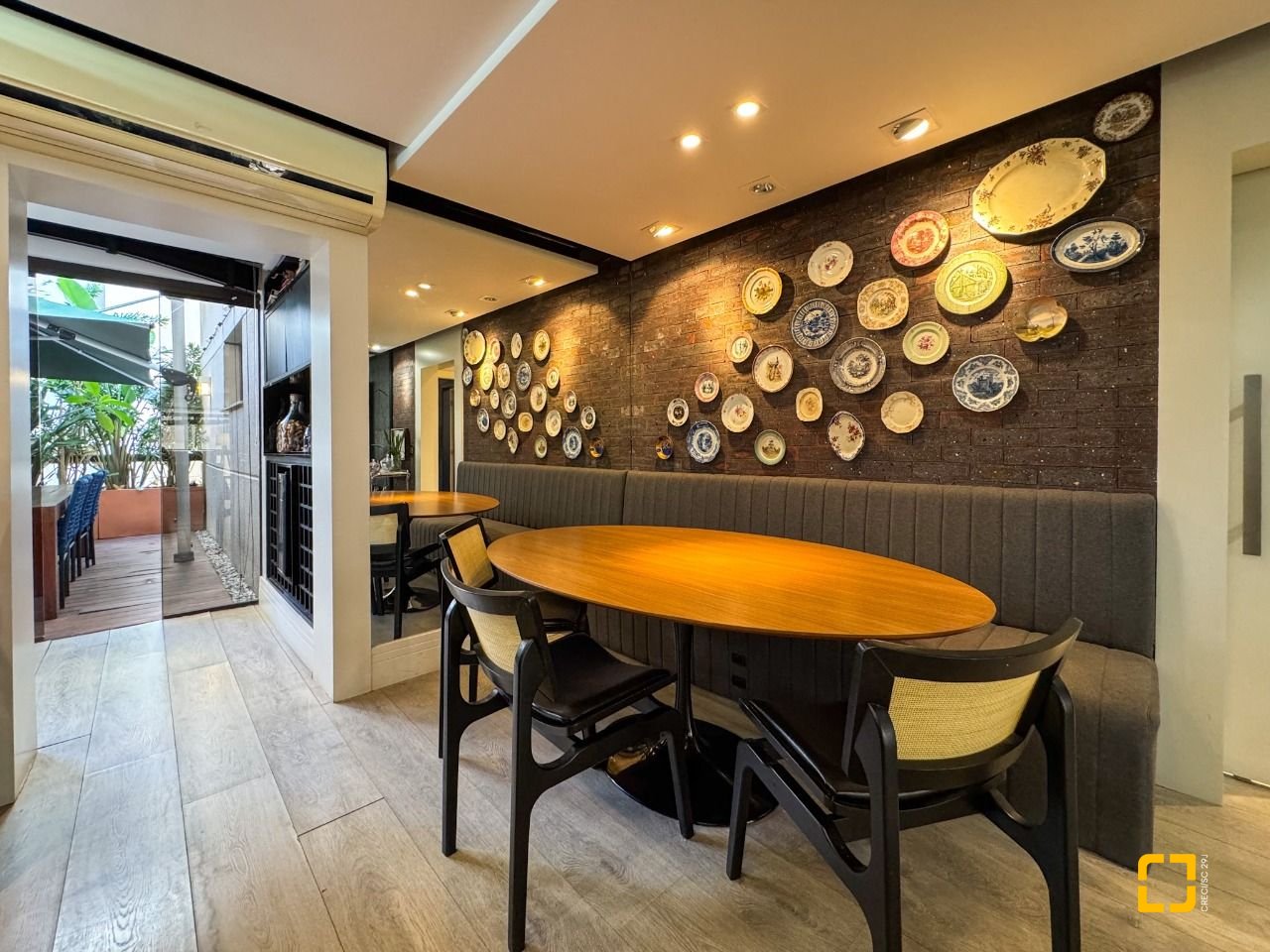 Apartamento com 325m², 6 quartos (sendo 2 suítes), 3 garagens, no bairro Centro em Florianópolis