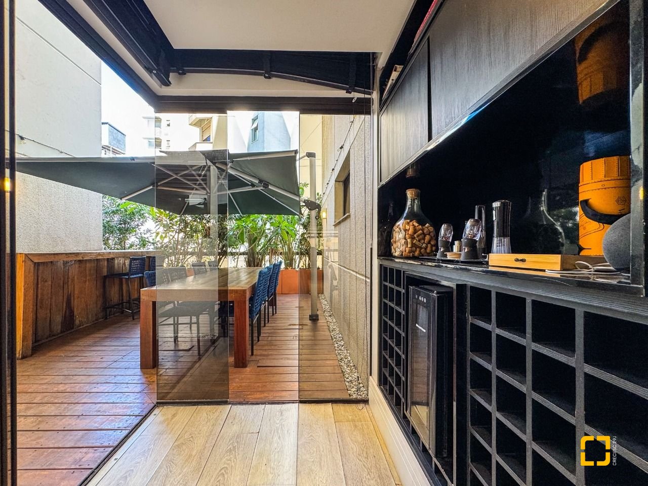 Apartamento com 325m², 6 quartos (sendo 2 suítes), 3 garagens, no bairro Centro em Florianópolis