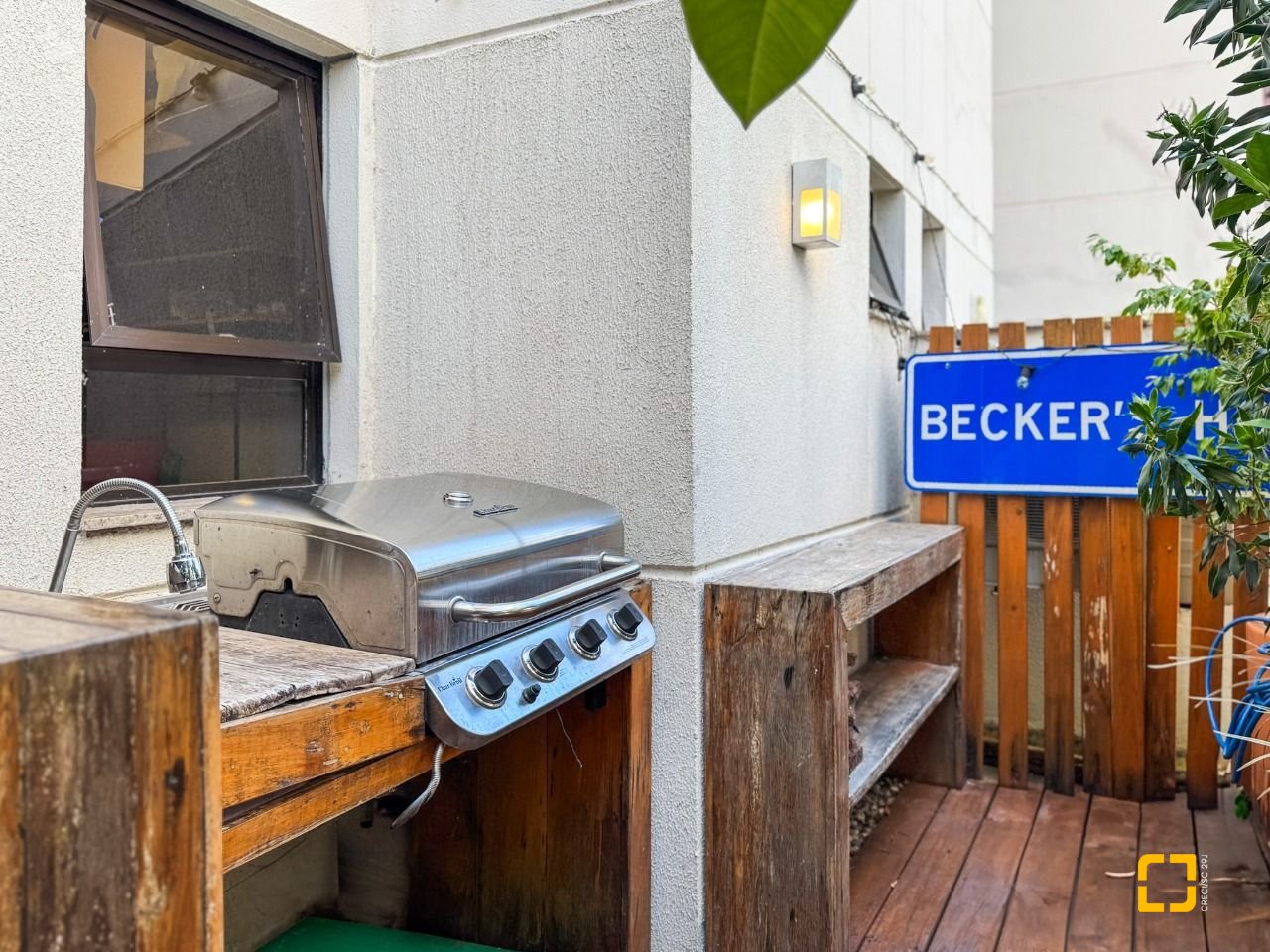 Apartamento com 325m², 6 quartos (sendo 2 suítes), 3 garagens, no bairro Centro em Florianópolis