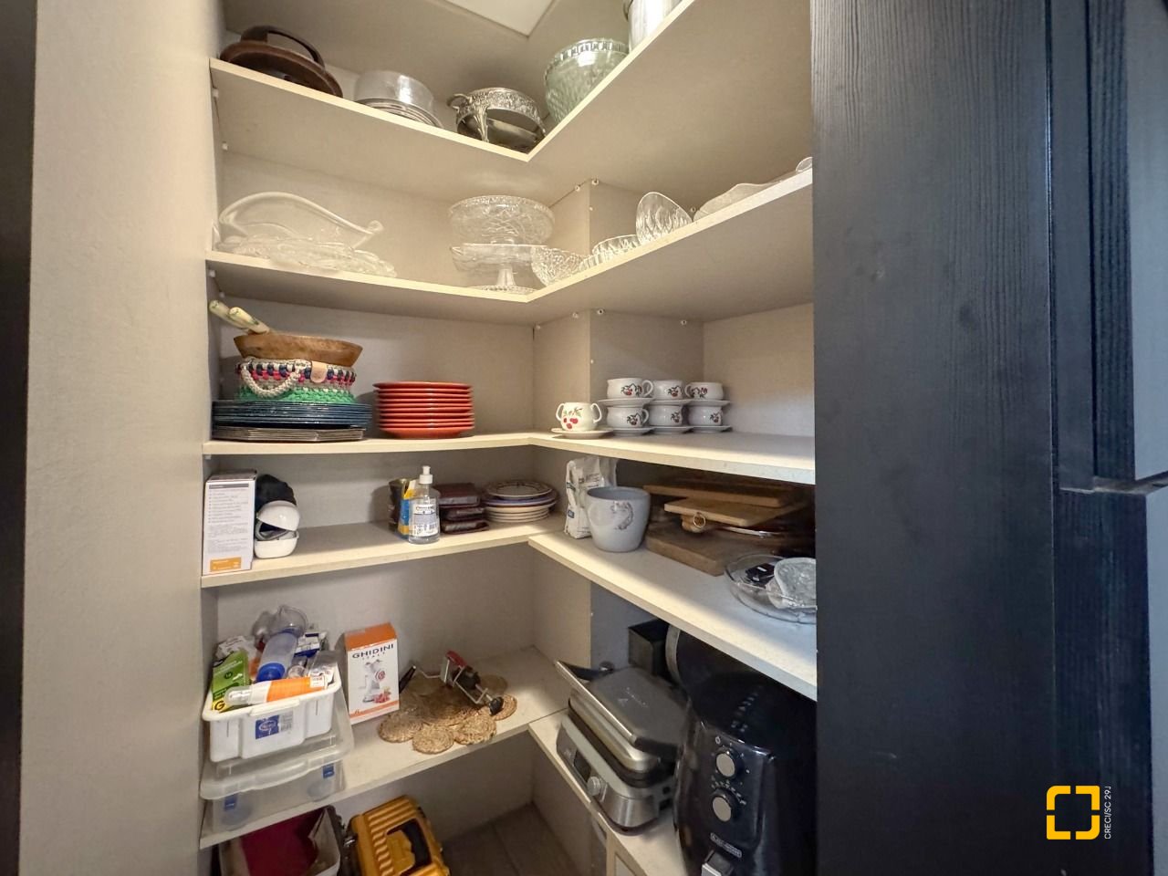 Apartamento com 325m², 6 quartos (sendo 2 suítes), 3 garagens, no bairro Centro em Florianópolis