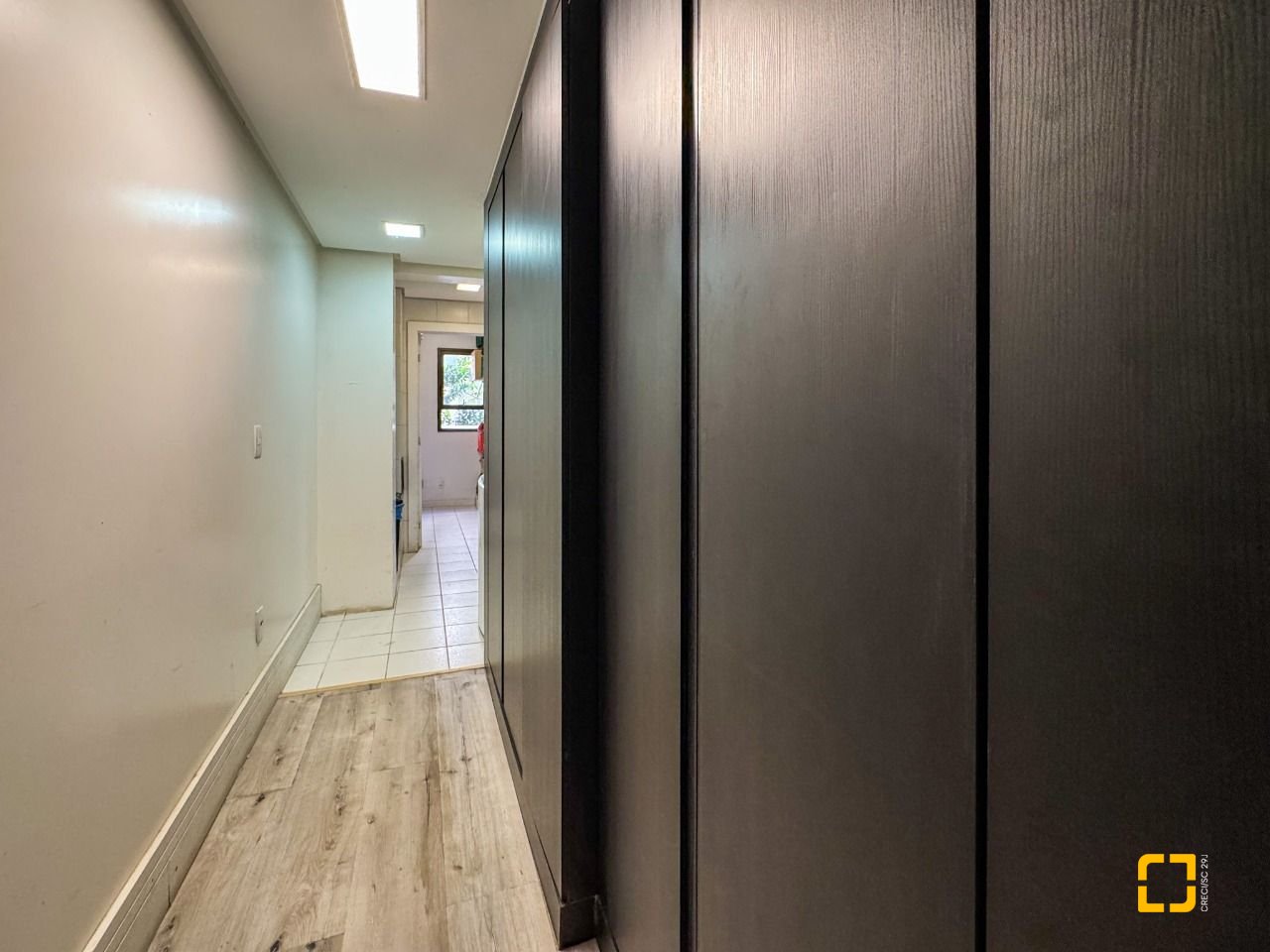 Apartamento com 325m², 6 quartos (sendo 2 suítes), 3 garagens, no bairro Centro em Florianópolis
