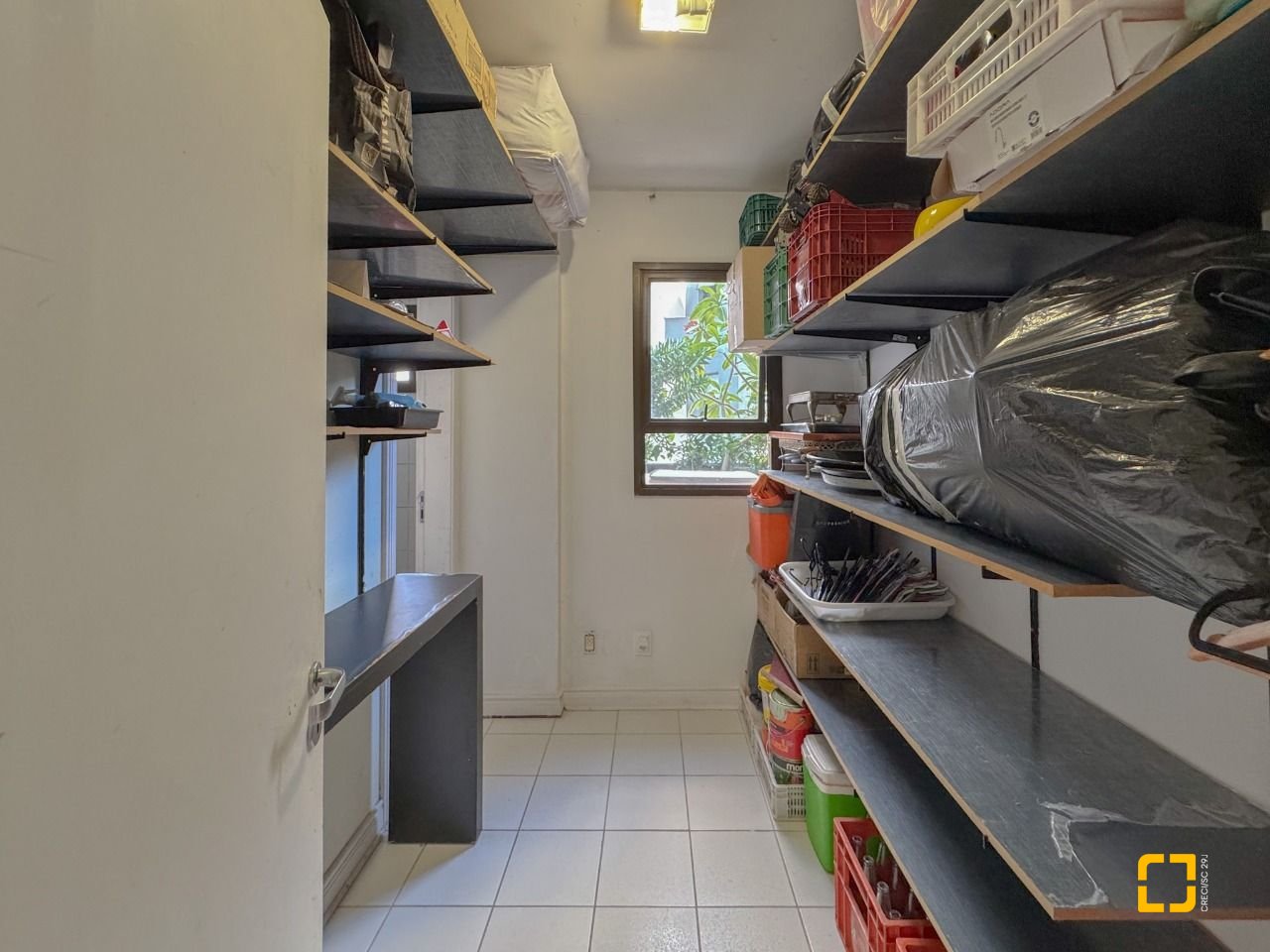 Apartamento com 325m², 6 quartos (sendo 2 suítes), 3 garagens, no bairro Centro em Florianópolis