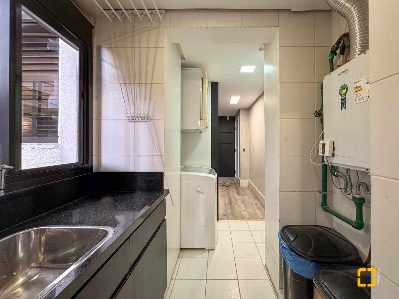 Apartamento com 325m², 6 quartos (sendo 2 suítes), 3 garagens, no bairro Centro em Florianópolis