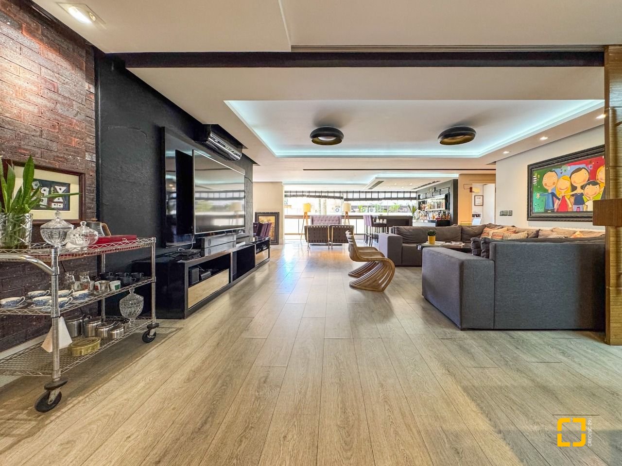 Apartamento com 325m², 6 quartos (sendo 2 suítes), 3 garagens, no bairro Centro em Florianópolis