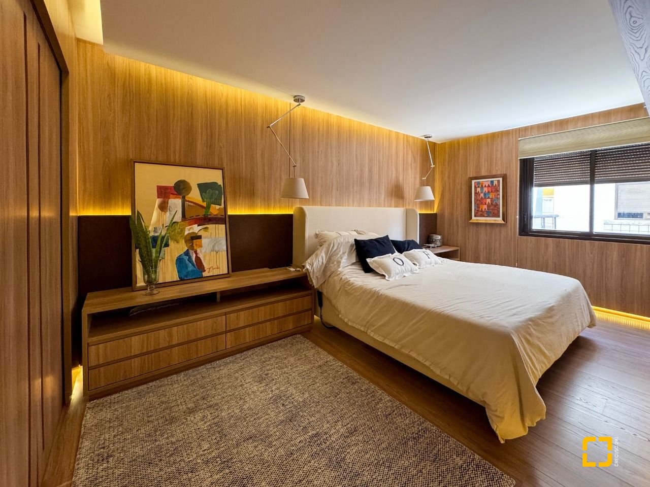 Apartamento com 325m², 6 quartos (sendo 2 suítes), 3 garagens, no bairro Centro em Florianópolis
